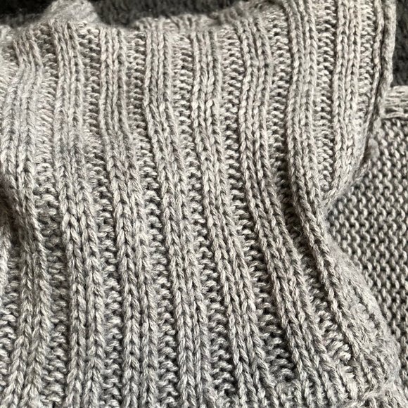 Alya Sleeved Grey Poncho - Picture 3 of 7